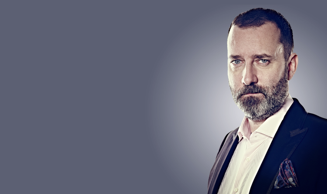 Retrato de Kevin Ashton.